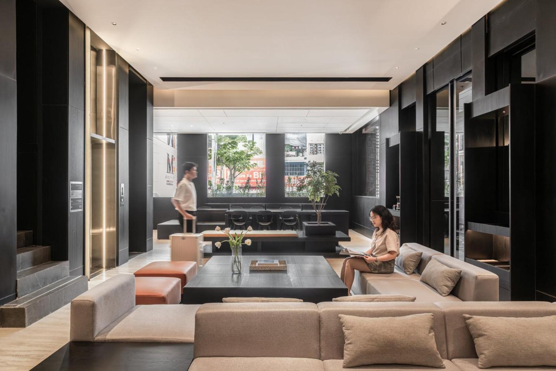 M Village Nguyen Kiem - Cosmo Airport Hotel Хошимін Екстер'єр фото