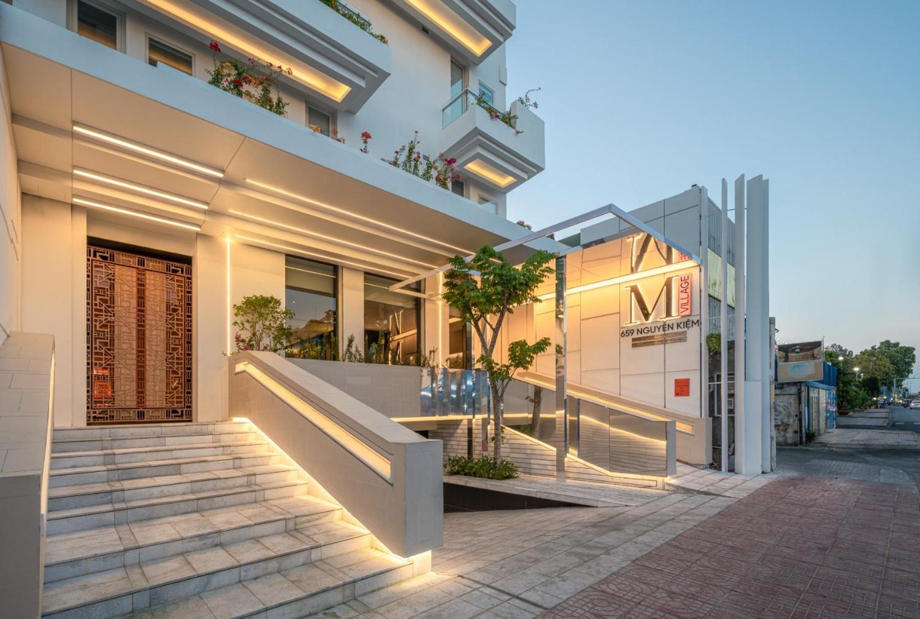 M Village Nguyen Kiem - Cosmo Airport Hotel Хошимін Екстер'єр фото